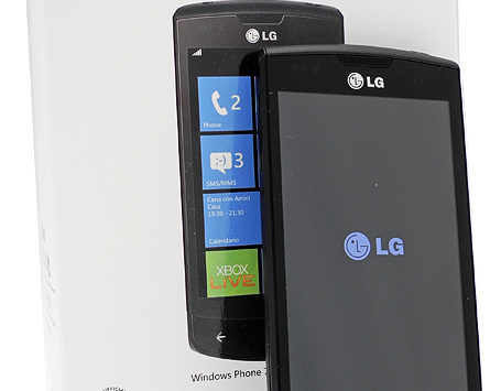 LG Optimus 7 E900 bloccato sulla schermata iniziale con il logo LG